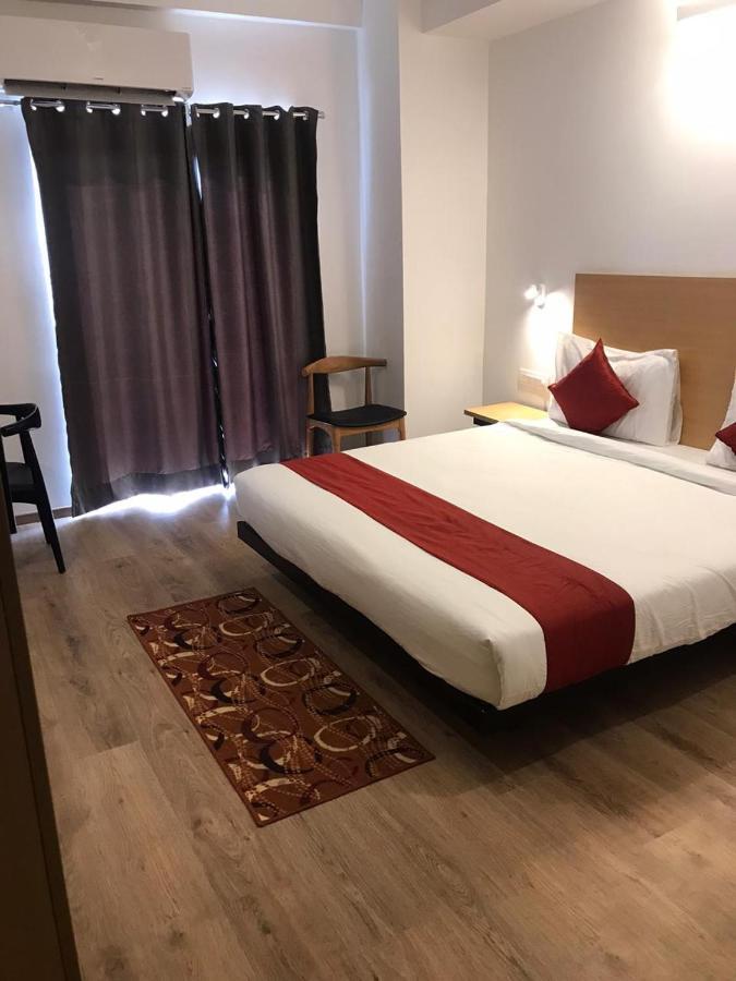 Hotel Aarkay Palace Badarpur Bagian luar foto
