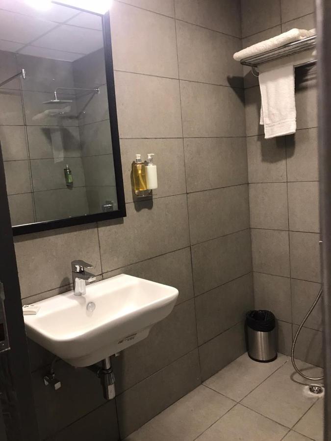 Hotel Aarkay Palace Badarpur Bagian luar foto