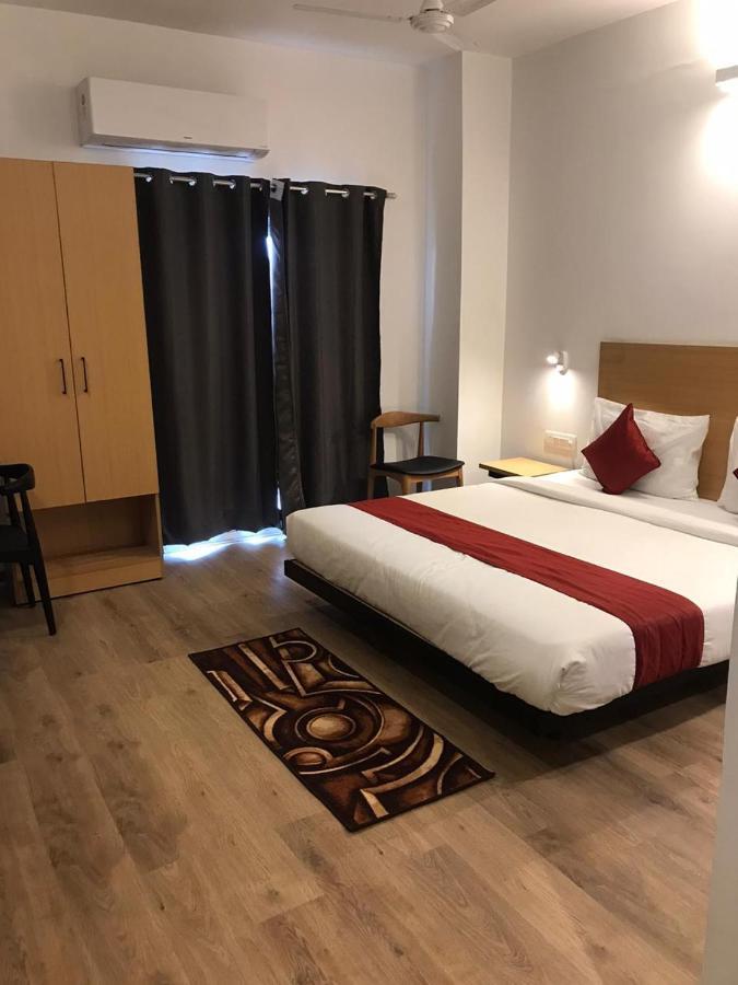 Hotel Aarkay Palace Badarpur Bagian luar foto