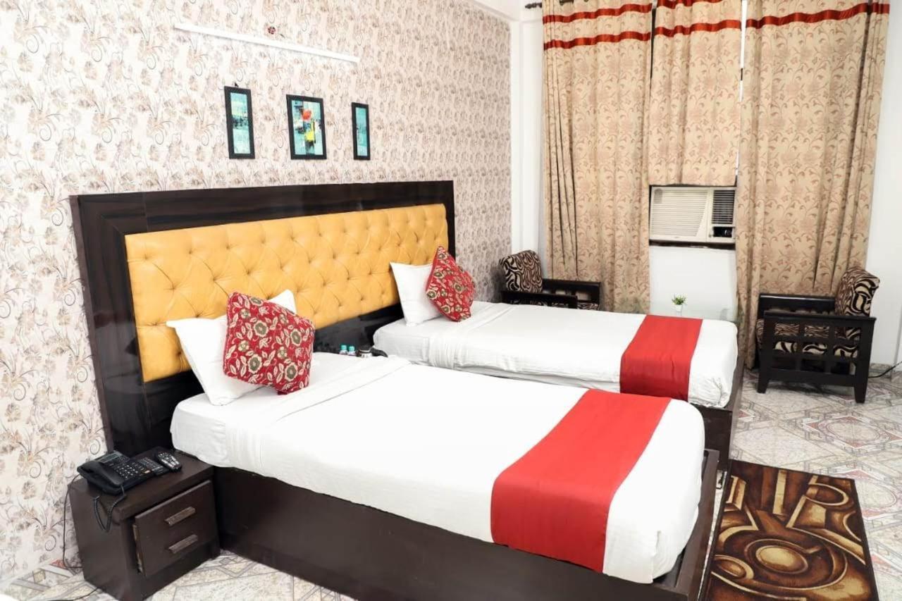 Hotel Aarkay Palace Badarpur Bagian luar foto