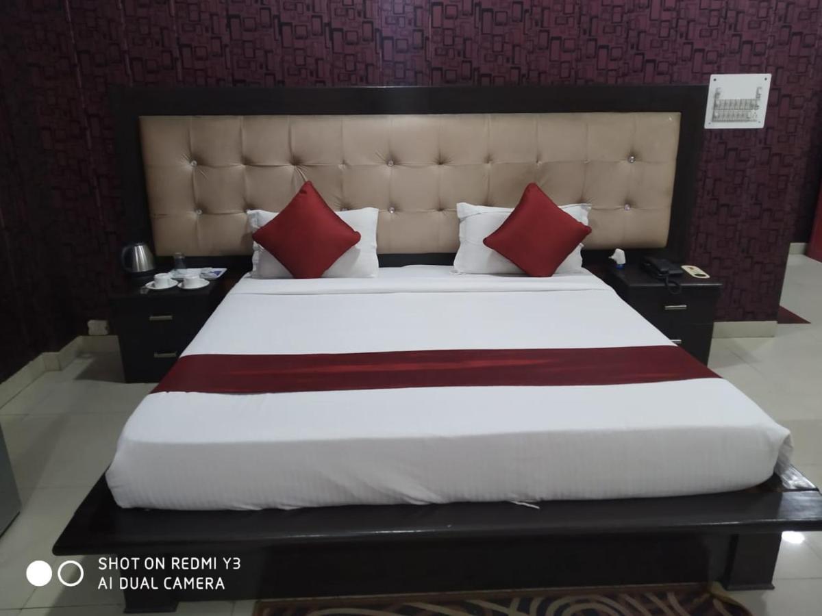 Hotel Aarkay Palace Badarpur Bagian luar foto