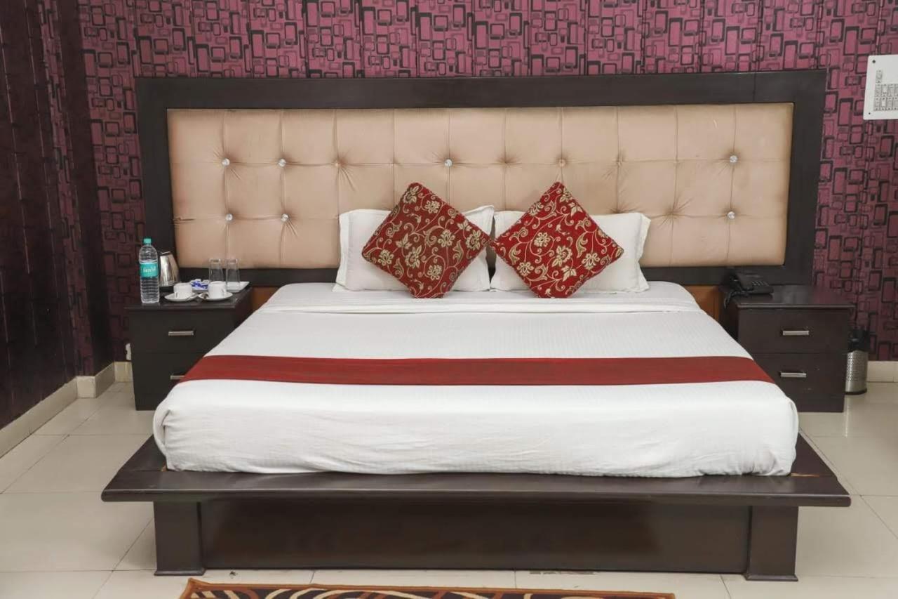 Hotel Aarkay Palace Badarpur Bagian luar foto